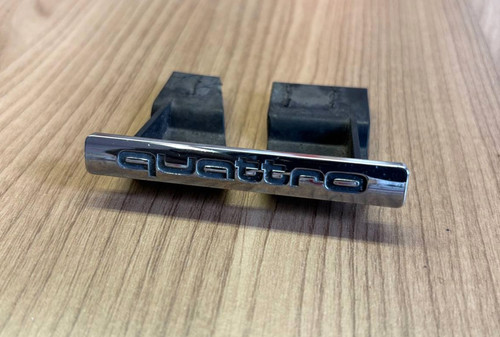 Quattro emblem audi 8p - quattro,